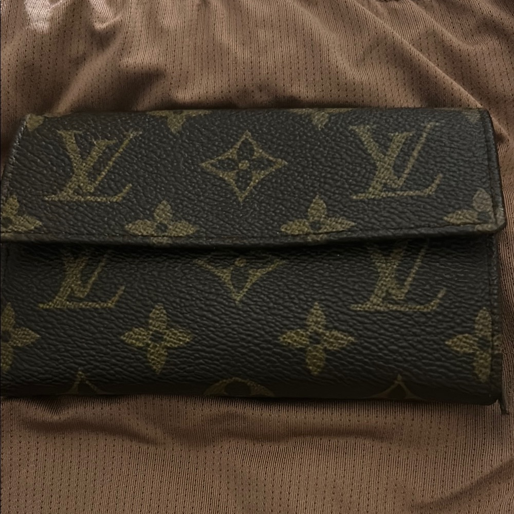 Louis Vuitton vintage, authentic,  Gold Monogram medium wallet